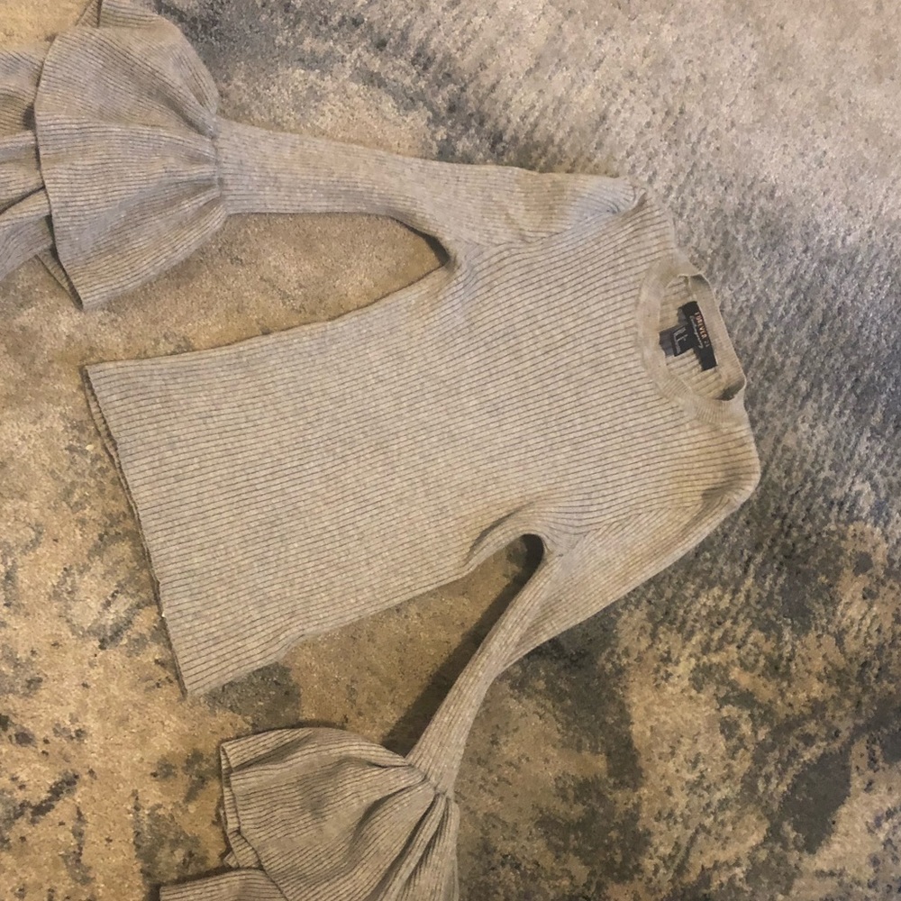 Sweater with large sleeves